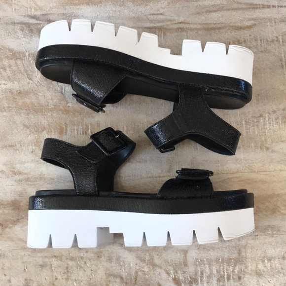 Kendall + Kylie Wave Platform Sandal {Blk/Wht} 7.5 - Picture 5 of 8